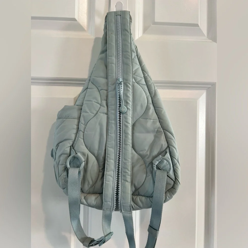 Vera Bradley Stylish Quilted Sling Bag in Light Blue - Picture 4 of 6